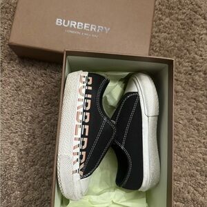 Toddler Burberry trainers 23/7C